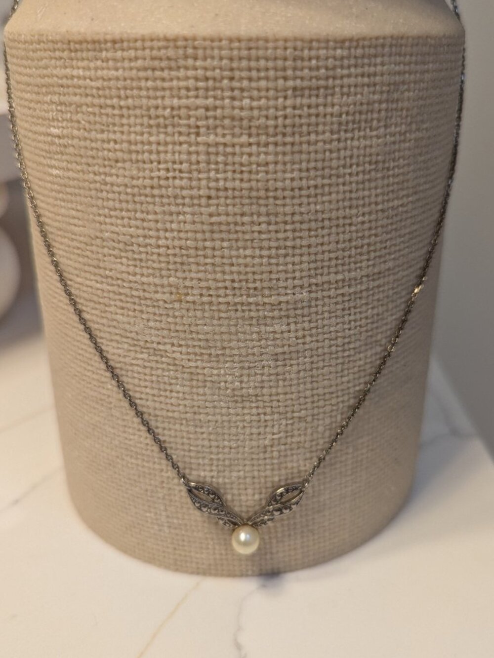 Vintage AVON Signed Silver Tone Faux Pearl Pendant Necklace 17" Elegant Classic